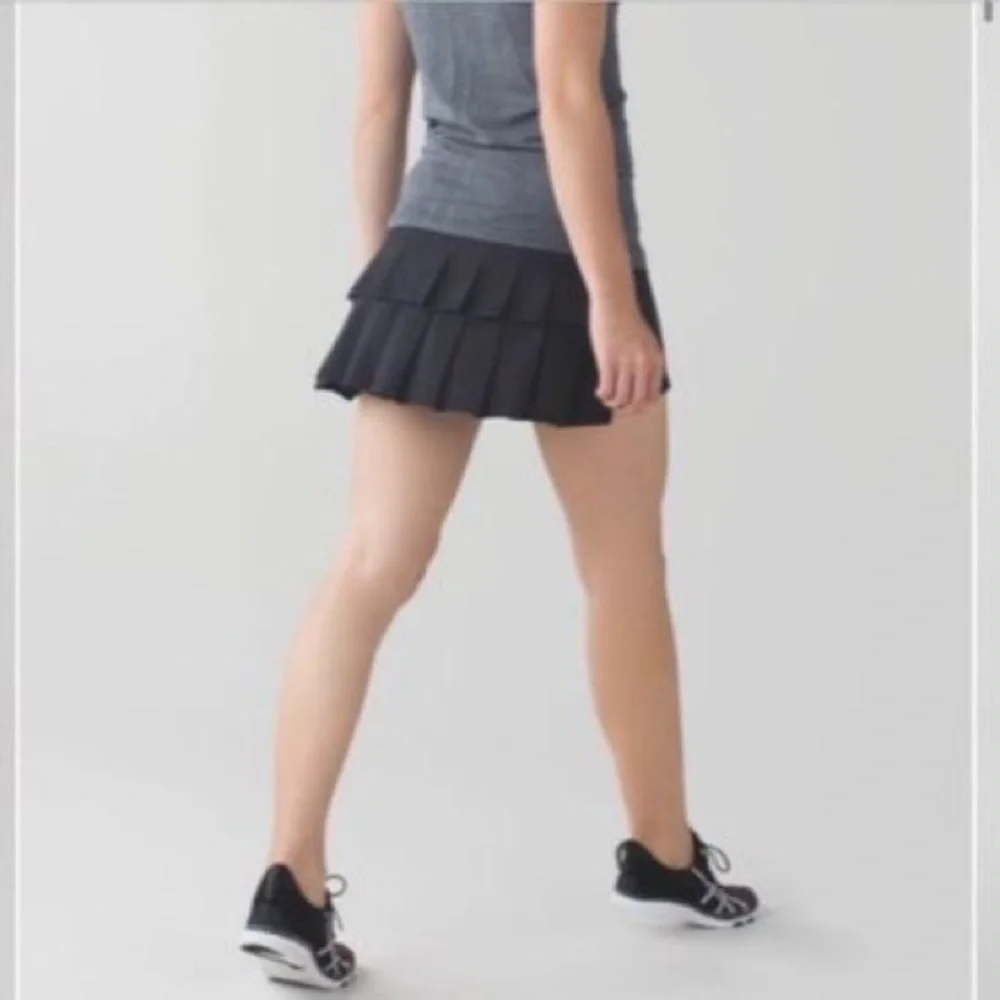 Lululemon Run: Tennis  Skirt *4-way Stretch Black  Size 10